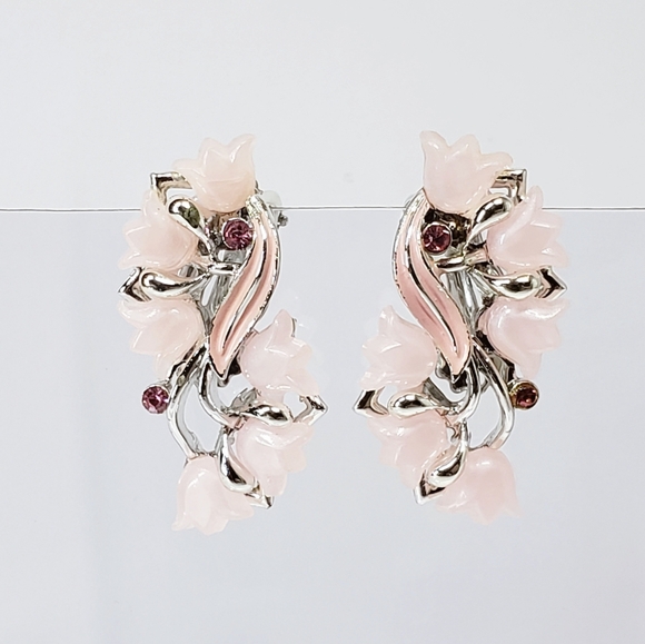 Vintage STAR Pink Thermoset Flowers with Pink Enamel and Silver Clips - Picture 2 of 8